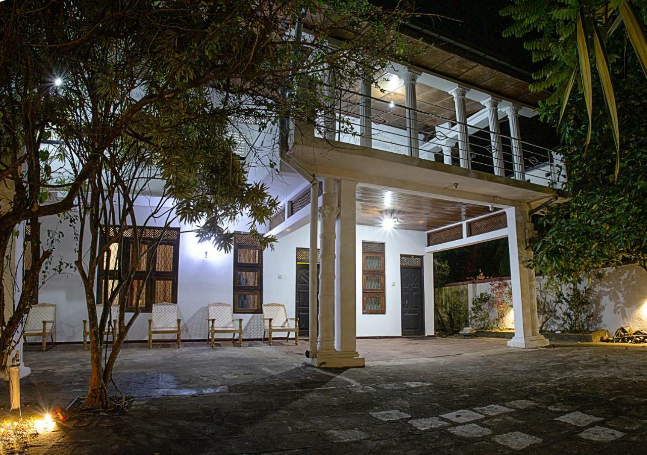 Aura City Hostel Анурадхапура Экстерьер фото
